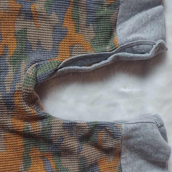 For All Mankind 0/3months baby camo button up onesie - Picture 6 of 8